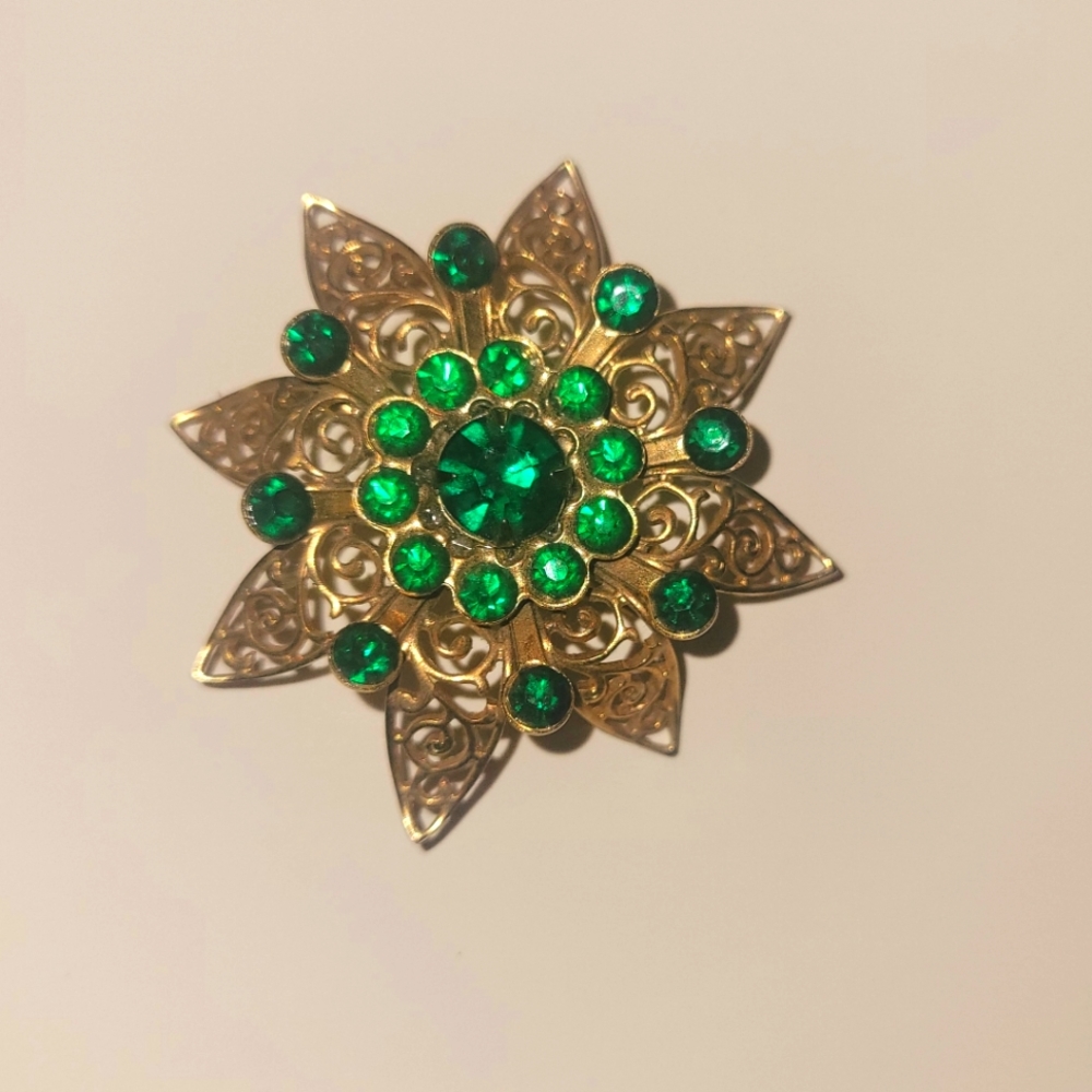 Vintage 60's Emerald Green Brooch Pin